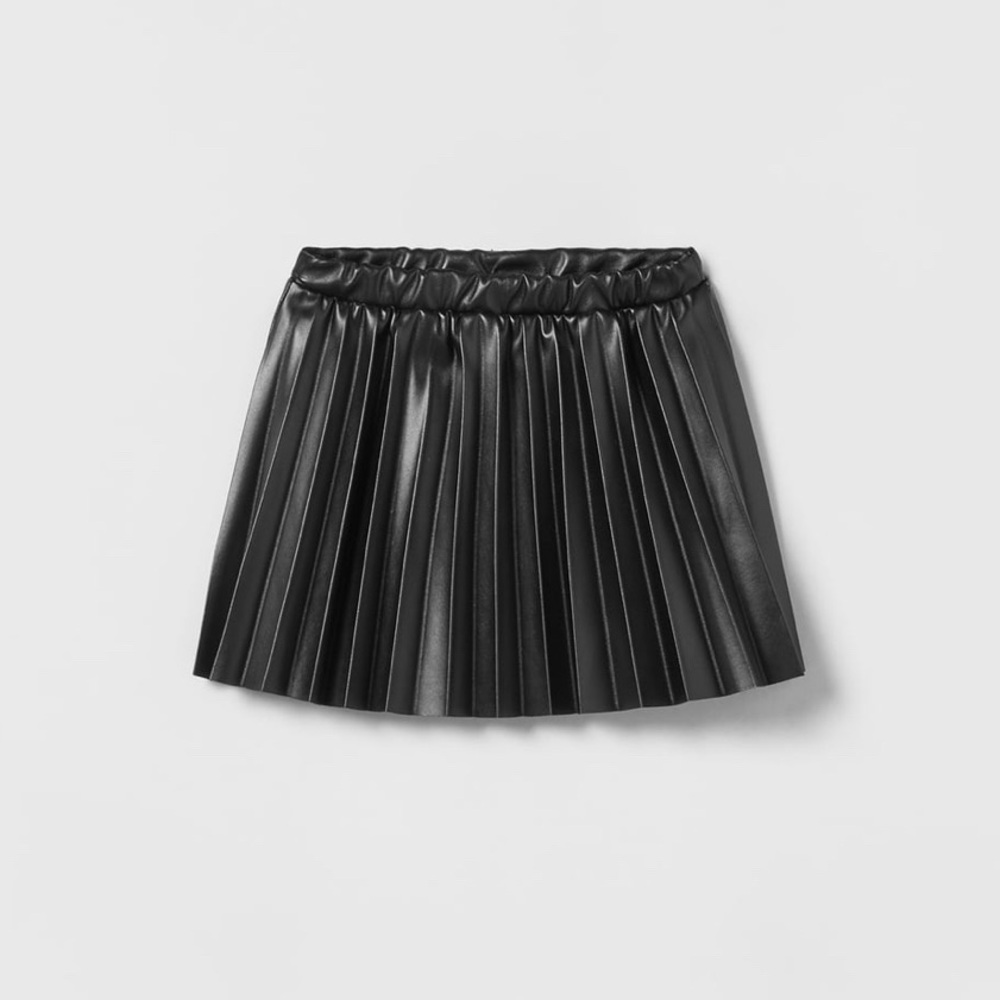 Zara elasticized pleated skirt kids size 4-5 black. Great condition.